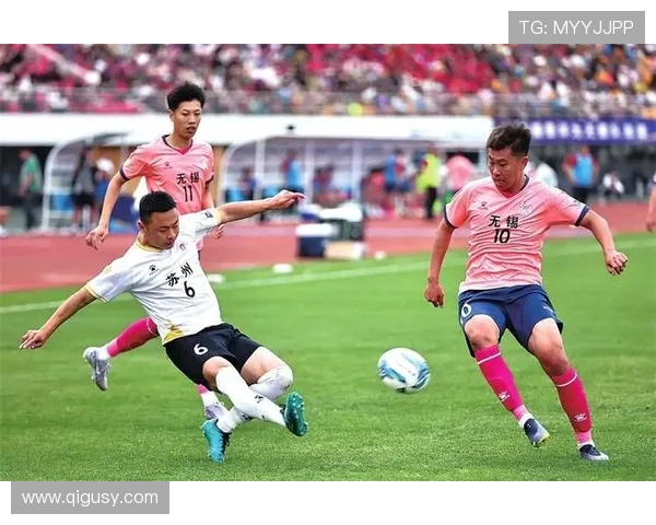 足球劲旅在激烈对决中展现实力，持续保持争夺联赛冠军的强劲状态