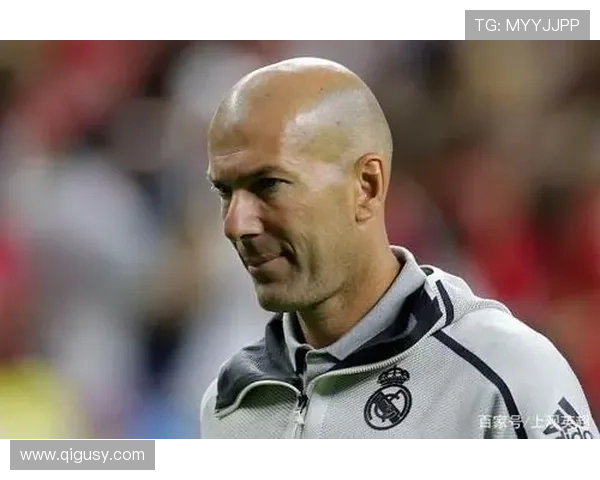 齐达内职业生涯解析：技术与领导力铸就传奇中场
